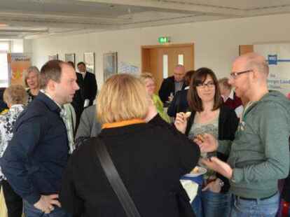 Bei kleinen Appetith&auml;ppchen kamen die Neub&uuml;rger anschlie&szlig;end ins Gespr&auml;ch.