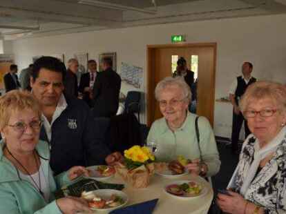 Tauschten Erfahrungen aus: (von links) Brigitte Uphoff, Eduardo Guarneros, Waltraut R&auml;thke und Margerihte Hinck