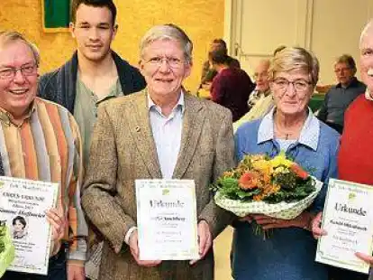 Ehrungen auf der Jahreshauptversammlung (von links):  Simone Hoffmeier, Werner Harwarth,  Felix Eickmeier, Heiko Amelberg, Monika Fischer,  Gerold Ohlenbusch und G&uuml;nter Focke.