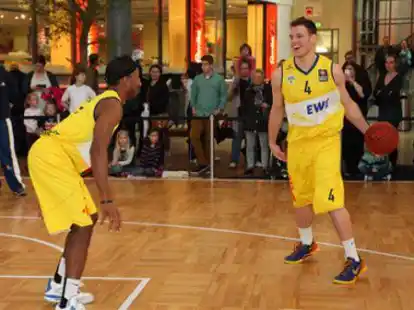 Mittendrin statt nur dabei: Nach dem Motto starten wir dieses Mal in Woche mit den N@chbarn. Vier Tage lang steht das Einkaufsland Wechloy ganz im Zeichen der EWE Baskets &ndash; und die  Fans k&ouml;nnen ihren Stars einmal ganz nah sein.