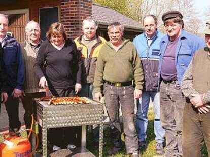 B&uuml;rgerverein Sandelerm&ouml;ns, Bo&szlig;elverein &bdquo;Min Jeverland&ldquo; und Hegering trafen sich zum Grillen.