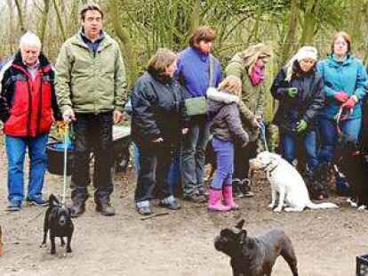 Im Huntsteert sammelten Mitglieder von &bdquo;Leinen los&ldquo; M&uuml;ll.
