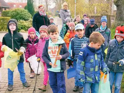 Wenig M&uuml;ll gab es auf dem Schulgel&auml;nde der Clevernser Grundschule aufzunehmen und so sammelten die Erstkl&auml;ssler an Friesenwall und Dorfplatz weiter.