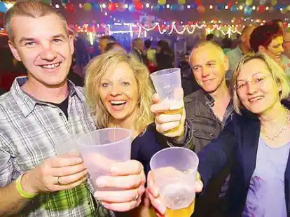 Beste Laune beim Sockenball (von links):  Jens, Beate, Achim und  Sabine feierten mit.