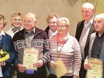 <p>Treue Mitglieder des Elsflether TB&emsp;wurden  im Bootshaus geehrt (von links): Elfriede Hantke, Frieda L&ouml;sekann, Siegfried Schr&ouml;der, Ilse Hammer, Rena Ehlert, Theo Fels  und  Siegfried Langer</p>