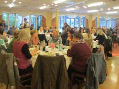 <p>        Nach der R&uuml;ckkehr nach Wiefelstede endete der Tag f&uuml;r alle gemeinsam mit einem leckeren Grillbuffet in einer Gastst&auml;tte. Mehr Fotos von Heinz Friedrichs finden Sie auf www.mein-wiefelstede.de .    </p>