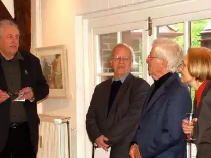 Am Wochenende fand im G&uuml;terschuppen in Westerstede die Vernissage der Ausstellung &bdquo;Reisebilder&ldquo; des Malers Heinrich Sch&uuml;ler statt. Bernhard Brakenhoff vom Bahnhofsverein Westerstede begr&uuml;&szlig;te die G&auml;ste bei der Er&ouml;ffnung. Auch unsere N@chbarin Brigitte Haus war vor Ort, um Fotos zu machen.