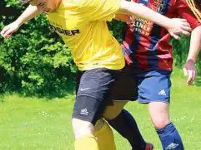 <p>Erfolgreich in Schach hielt das FCO-Team um Mike Wilkes (gelbes Trikot) den Gegner aus Ofen.</p>