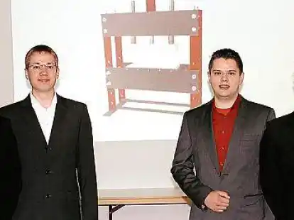 Pr&auml;sentierten ihr Projekt:  Christoph Grontzki (von links), Simon Wentland, Rainer Schmitz und Jan B&ouml;hm.