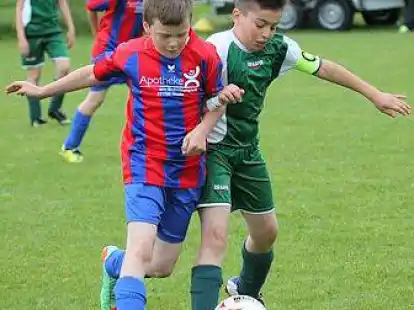 Packende Zweik&auml;mpfe: Beim Vorrundenturnier des Sparkassencups zeigten die E-Junioren vollen Einsatz.