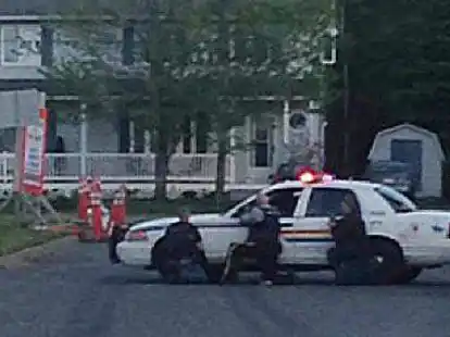 Eine grausame Gewalttat ersch&uuml;ttert Kanada. Ein Mann hat drei Polizisten erschossen.