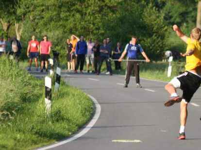 Spannend verlief das Abschlusswerfen der Championstour 2013/2014 mit der Holzkugel vor allem bei den M&auml;nnern. Gastgeber des Tourfinales der besten Stra&szlig;enbo&szlig;ler des Friesischen Klootschie&szlig;erverbandes war der Verein 