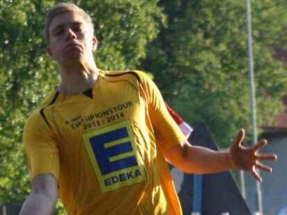 Spannend verlief das Abschlusswerfen der Championstour 2013/2014 mit der Holzkugel vor allem bei den M&auml;nnern. Gastgeber des Tourfinales der besten Stra&szlig;enbo&szlig;ler des Friesischen Klootschie&szlig;erverbandes war der Verein 