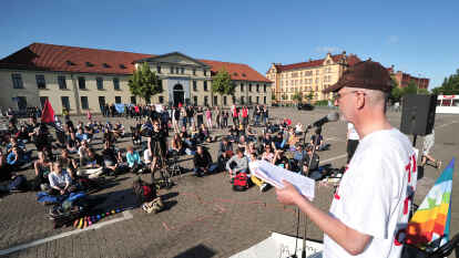 Friedensmahnwache Pferdemarkt - im Bild: Gilbert Oltmanns (Organisation Oldenburg)