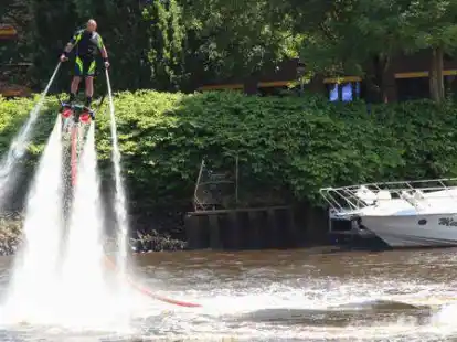 N@chbar Rainer Stolle war bei der diesj&auml;hrigen &bdquo;Hafenlust Oldenburg, Ahoi 2014&ldquo; dabei und erlebte bis einschlie&szlig;lich Pfingstmontag ein tolles Fest am Oldenburger Binnenhafen. Zum Abheben!