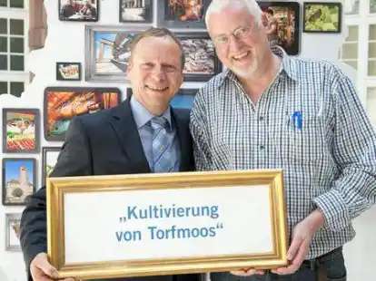 Gunnar Koch (l.) mit  Prof. Dr. Hans Joosten, Universit&auml;t Greifswald