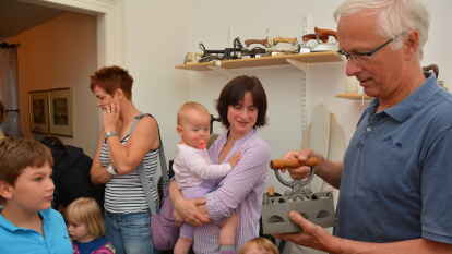 In der Heimatstube gab es f&uuml;r die Jona-Kinder viel zu entdecken.