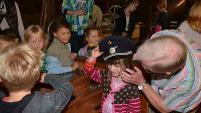 In der Heimatstube gab es f&uuml;r die Jona-Kinder viel zu entdecken.