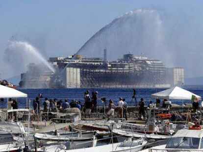Viele Schaulustige beobachteten das Spektakel.
