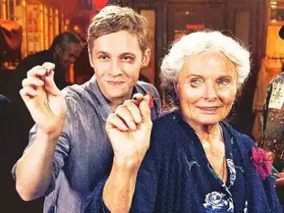 Zum letzten Mal im Kino: Ruth-Maria Kubitschek und Matthias Schweigh&ouml;fer in der Kom&ouml;die &bdquo;Frau Ella&ldquo;.