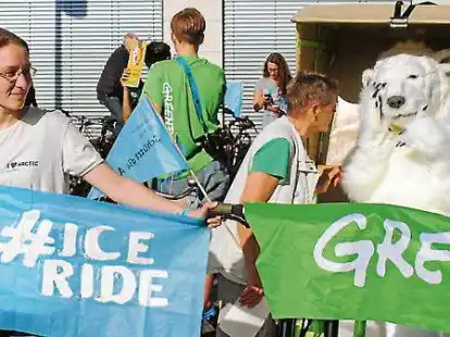 Gelungene Aktion: Viel Aufmerksamkeit erzielte Greenpeace mit ihrem &bdquo;IceRide&ldquo; durch die Stadt.