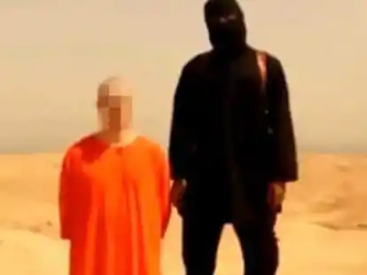 Screenshot eines Videos, das von der Terrormiliz Islamischer Staat (IS) aufgenommen worden sein soll und angeblich die Enthauptung des US-Fotografen James Foley zeigt.