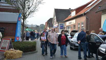 Zahlreiche Vereine und Kaufleute hatten sich mit Aktionen und St&auml;nden am Herbstfest beteiligt.