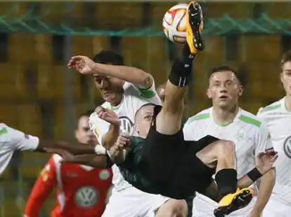 Andreas Granqvist in Aktion. Er traf f&uuml;r die Russen mit einem umstrittenen Handelfmeter.