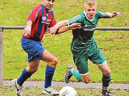 Entwischt: Elsfleths Erste (in Gr&uuml;n)  hatte beim 3:2-Sieg beim  1. FC Nordenham II den l&auml;ngeren Atem.