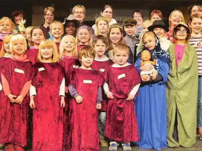Proben flei&szlig;ig f&uuml;r das Krippenspiel: die Neuenburger Kinder.