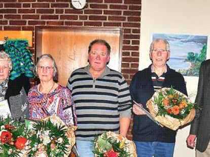 Jubilarehrung bei Bl&uuml;h auf (von links):  Angela Behrens, Helga Sassen,
