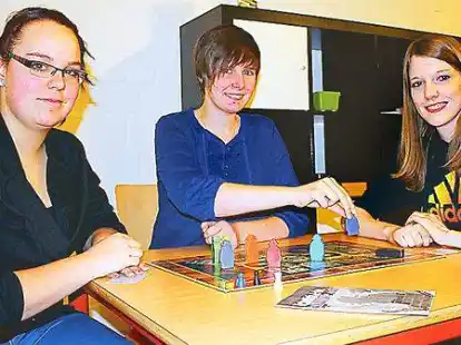 Spiel und Spa&szlig; im Kulturhof: Kathleen Krause, Nadine Meyerholz und Silke Reinken haben sich f&uuml;r das Spiel 