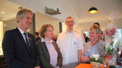 Bei einem Brand im Juni 2013 war das Gemeinschaftshaus der Ihauser Bev&ouml;lkerung weitestgehend zerst&ouml;rt worden. Mit den Geldern der Versicherung gelang es bei gro&szlig;em ehrenamtlichen Engagement und durch Unterst&uuml;tzung von Fachfirmen, das Geb&auml;ude wieder herzurichten. Zu den Ehreng&auml;sten der Einweihungsfeier z&auml;hlten unter anderem B&uuml;rgermeister Klaus Gro&szlig; und Pastorin Dr. Daniela K&ouml;ppler.