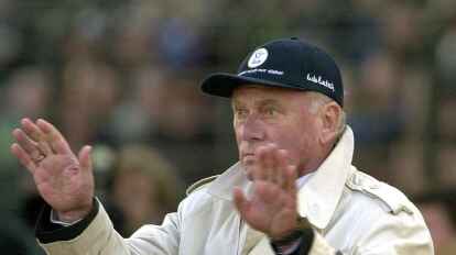 2000 &uuml;bernahm der inzwischen 65-J&auml;hrige zum letzten Mal ein Traineramt. Borussia Dortmund rangierte f&uuml;nf Spieltage vor Saisonende lediglich einen Punkt vor den Abstiegspl&auml;tzen. Lattek und sein Assistent Matthias Sammer schafften es, Dortmund in der Liga zu halten.