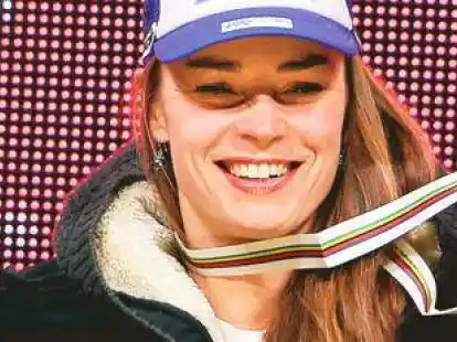 <p> In der Erfolgsspur: Doppelweltmeisterin Tina Maze  sicherte sich nach Gold in der Abfahrt nun auch Platz eins in der Super-Kombination aus Abfahrt und Slalom. Die Slowenin peilt noch weitere Medaillen in Vail an. </p>