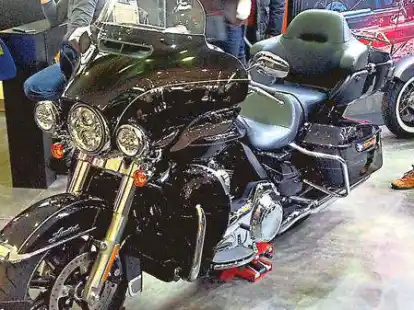 Richtig schwer: Die Harley-Davidson E-Glide U-Limited wiegt fahrfertig 398 Kilogramm.