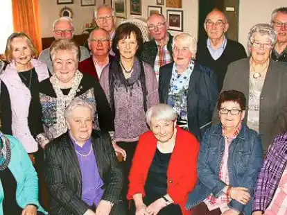 Haben sich an die alte Schulzeit erinnert: Die Ehemaligen des Einschulungsjahrgangs 1948