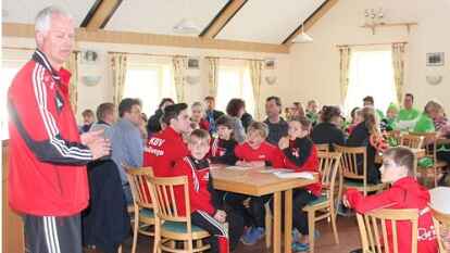Kreisvorsitzender  Axel Kasper nahm zusammen mit Jugendwart  Michael Reil die  Ehrungen vor.