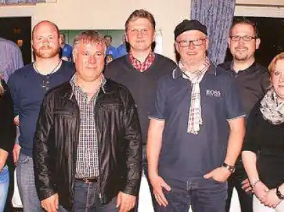 <p>Der Vorstand um Vorsitzenden Ludger Tholen (5.v.l.) und die Geehrten. </p>