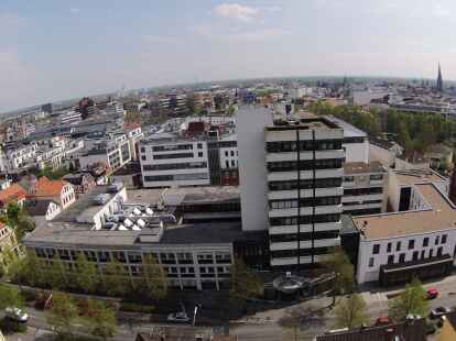 So sieht das Verlagsgeb&auml;ude heute aus. Rechts im Bild: der vor wenigen Monaten er&ouml;ffnete Neubau von St. Peter.