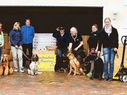 Die Hundefreunde aus Cloppenburg und Umgebung sammeln f&uuml;r die ukrainische Tierschutzorganisation &bdquo;For Life&ldquo;. 1,7 Tonnen Futter haben sie bereits erhalten. Nun hoffen sie auf weitere Spenden, gern auch gebrauchte Sachen.