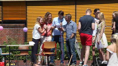 Festival-Stimmung in Rastede: Der Abiturjahrgang 2015 der Kooperativen Gesamtschule hat am Mittwoch seinen Abi-Gag gefeiert. Der Jahrgang hat sich das Motto 