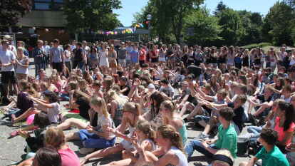 Festival-Stimmung in Rastede: Der Abiturjahrgang 2015 der Kooperativen Gesamtschule hat am Mittwoch seinen Abi-Gag gefeiert. Der Jahrgang hat sich das Motto 