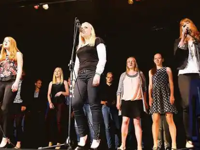 <p>Das Beste kommt zum Schluss: Mit einem Medley begeisterte die Klasse 10 Rdh das Publikum am Ende der Abschlussfeier im Forum der Robert-Dannemann-Schule.</p>