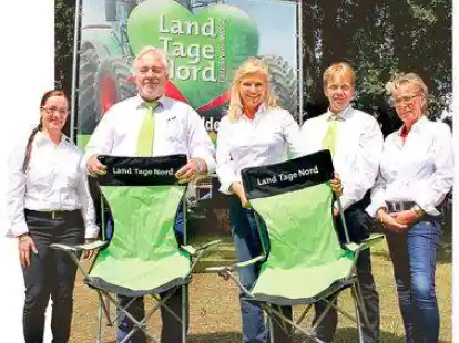 <p>Bitte Platz nehmen: Es gibt so viel zu entdecken auf den Landtagen &ndash; da tut eine Verschnaufpause schon mal gut. Das Organisationsteam freut sich auf viele Besucher (von links): Adriana Asselt, Helmut Urban, Ute Th&uuml;mler, Holger Kreye und Ulrike  Hartmann.</p>