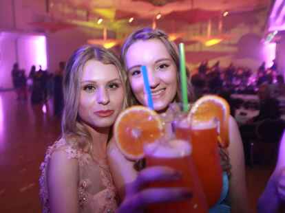 von l. n. r. Viola, Nane