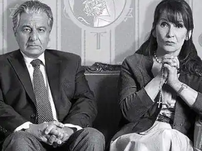 Haben Sorgen mit ihren vier sch&ouml;nen T&ouml;chtern: Der traditionsbewusste  Monsieur Claude Verneuil (Christian Clavier) und seine Ehefrau Marie (Chantal Lauby)