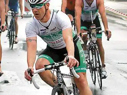 Nico Henze (vorne) schnappte sich den Vereismeistertitel im Sprint.