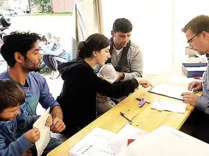 Wittmunds Ausl&auml;nderbeh&ouml;rde des Ordnungsamtes startete    in einem Zelt die Registrierung der Fl&uuml;chtlinge.