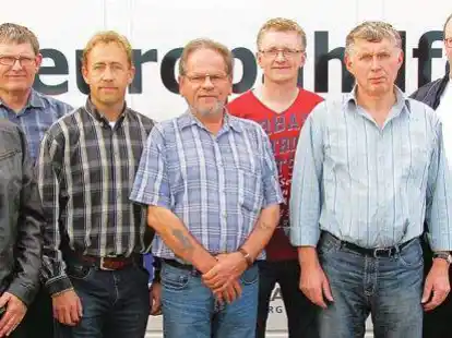 Vom 17. Hilfstransport aus Litauen sind zur&uuml;ckgekehrt (von links): Frank Linke, Reinhold Willenborg, Hans-Dieter Bendig, G&uuml;nter Scheloske, J&uuml;rgen Dirks, Martin Willenborg und Pfarrer Stefan Jasper-Bruns.